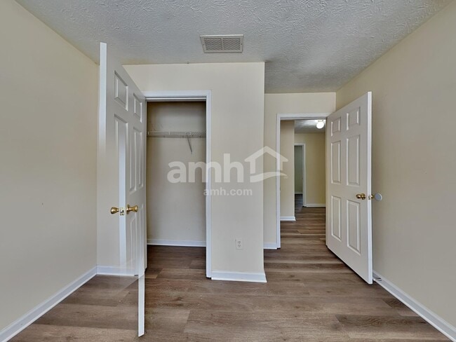 Building Photo - 3548 Grovecrest Way