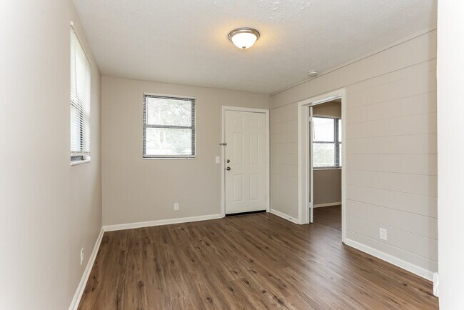 Building Photo - 2387 Betsy Dr