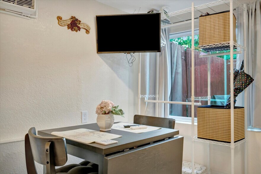 Building Photo - 4213 E Yukon St