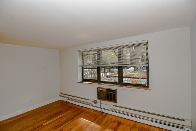 Building Photo - 665 W Wrightwood Ave