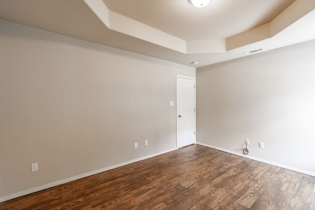 Building Photo - Secure Comfort: Beautiful 3 Bed, 2 Bath Ho...