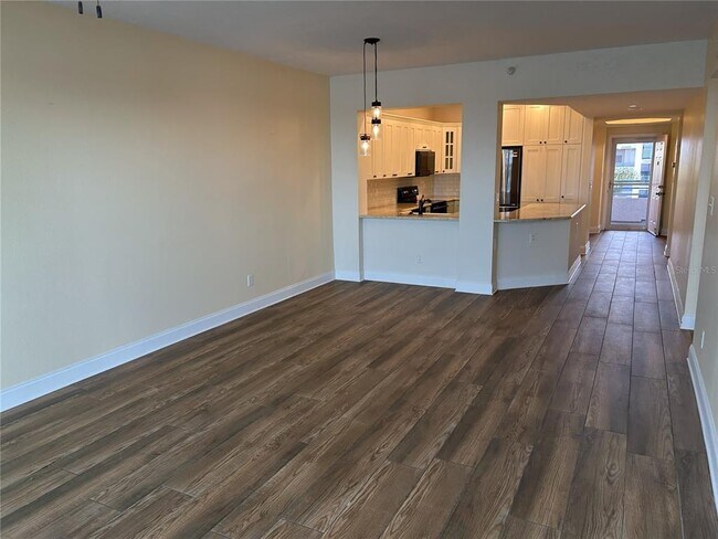 Building Photo - 8000 Sailboat Key Blvd S