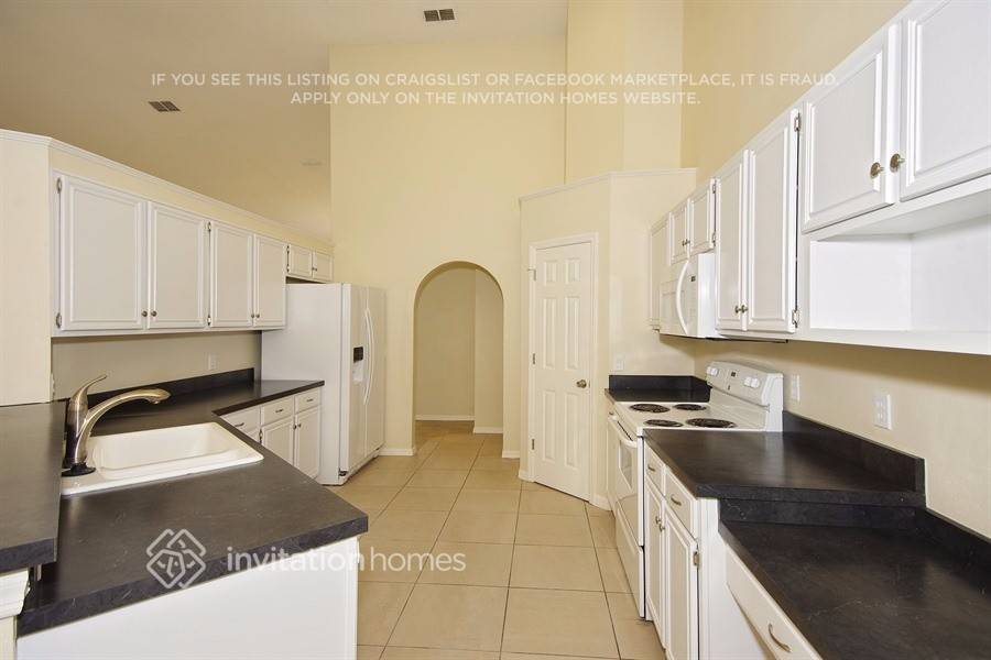 Building Photo - 1450 Thornhill Cir
