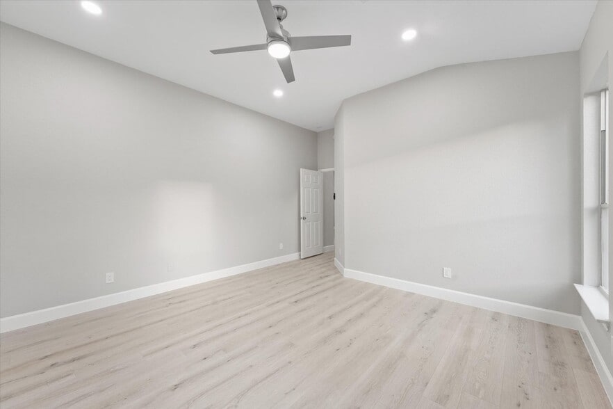 Building Photo - 21405 Naples Holw Ln