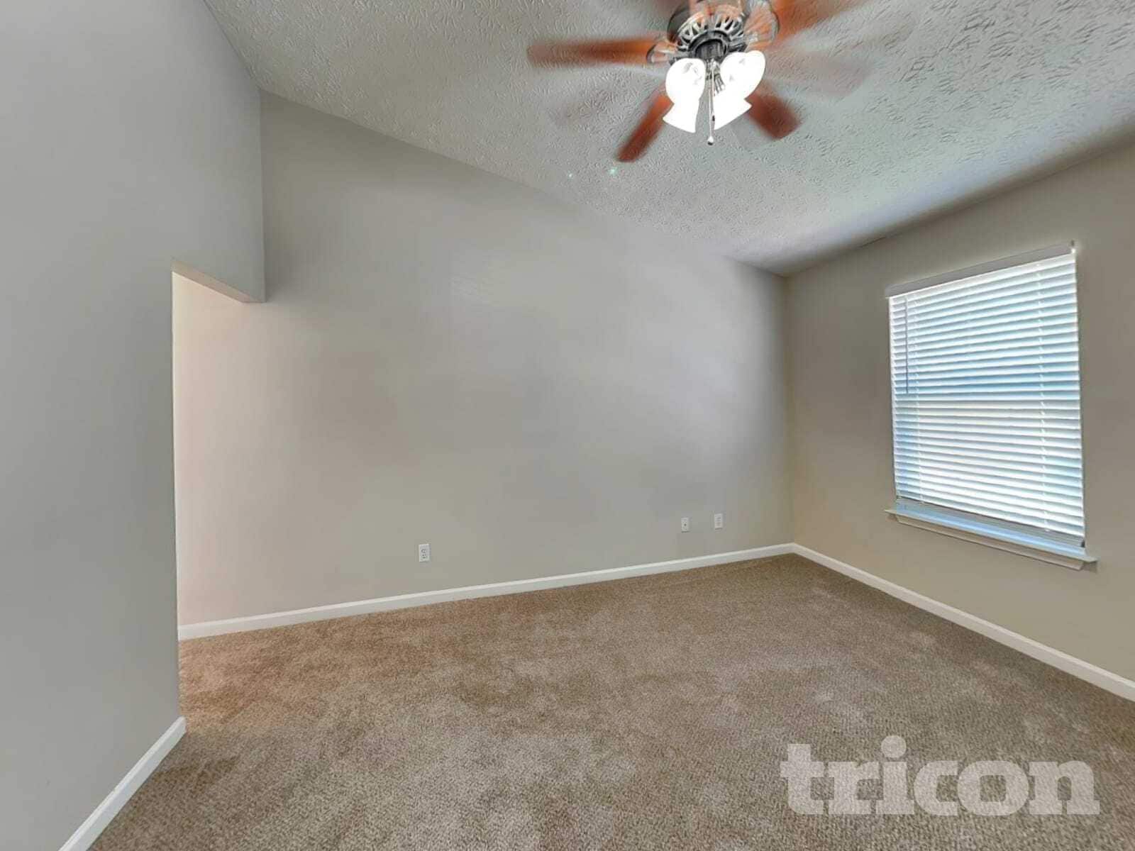 Building Photo - 220 Oak Grove Way