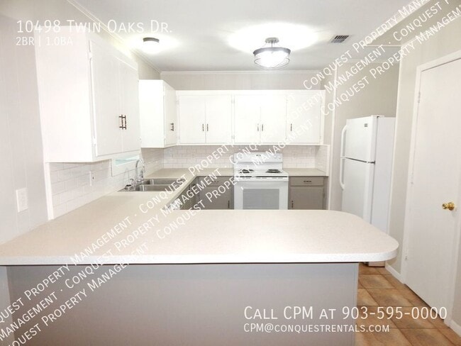 Building Photo - 10498 Twin Oaks Dr