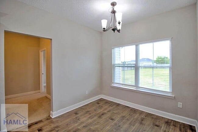 Building Photo - 582 Burke Dr