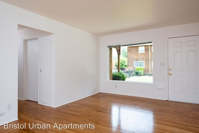 Building Photo - 3020 SE Waverleigh Blvd