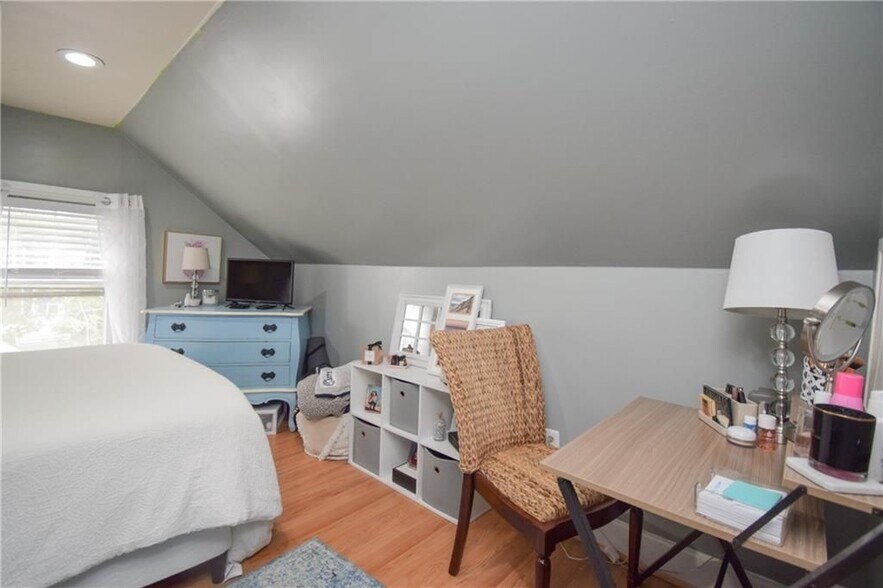 Building Photo - 16 Vaughan Ave