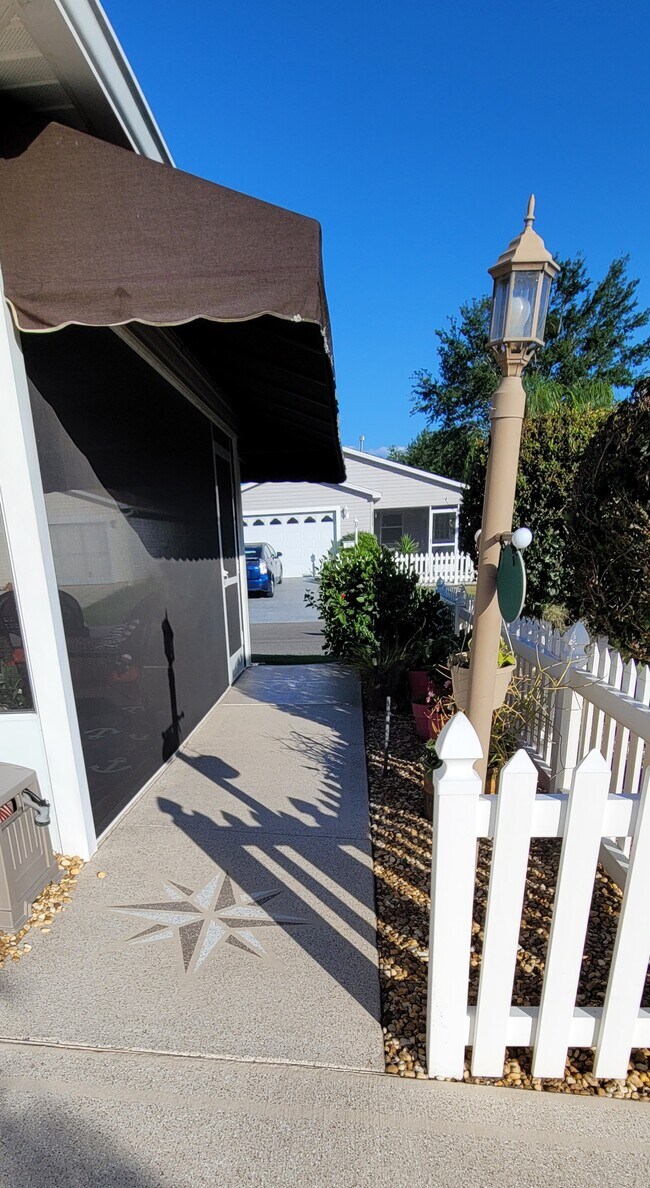 Building Photo - 1267 Mount Vernon Way