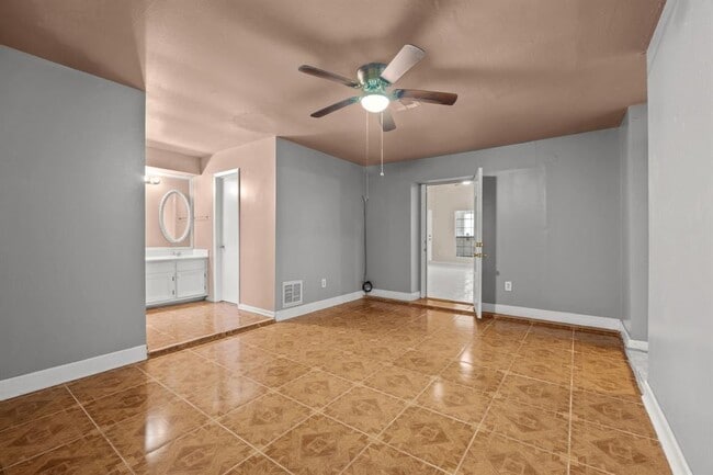 Building Photo - 6619 Indian Lake Dr