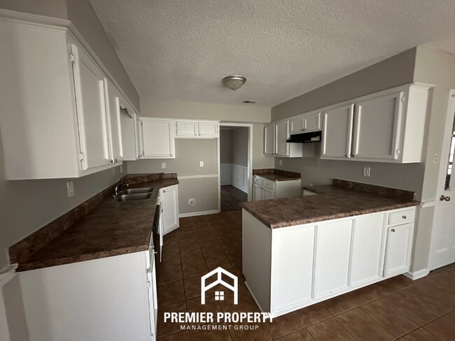 Building Photo - 968 Boones Hollow Dr