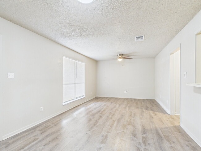 Building Photo - Upstairs 2/1 Unit Now Available