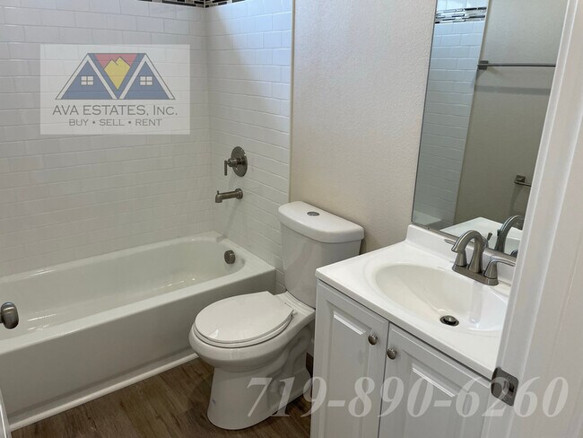 Building Photo - 753 E Springmont Dr