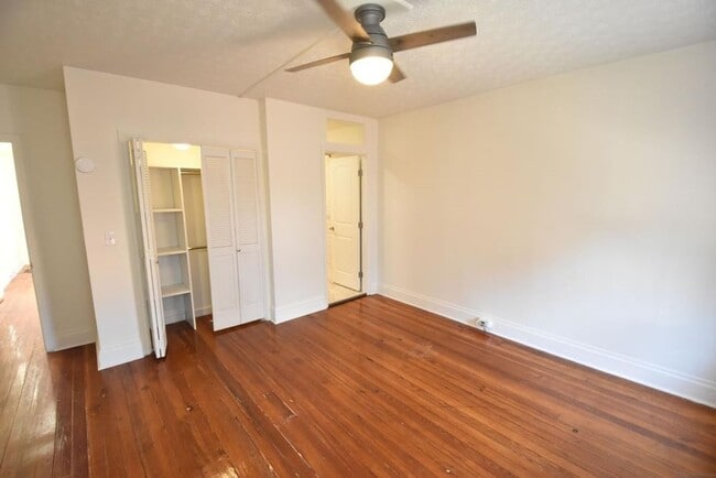 Building Photo - 2 bedroom, 2.5 bathroom brick townhouse