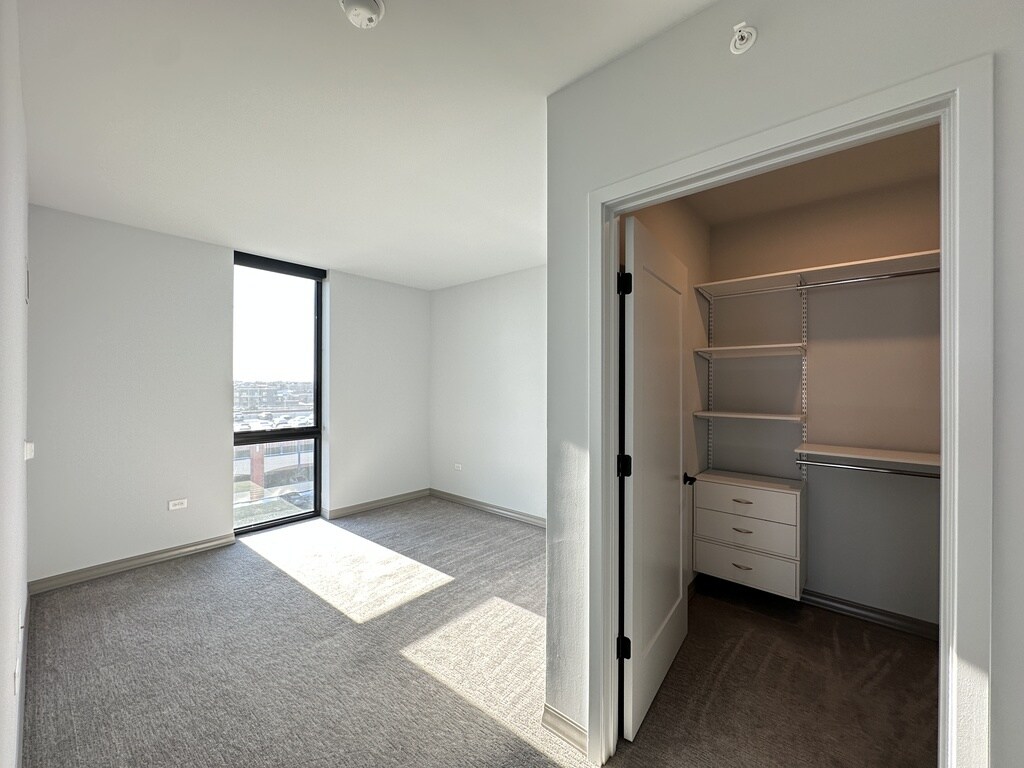 Building Photo - 2155 N Elston Ave