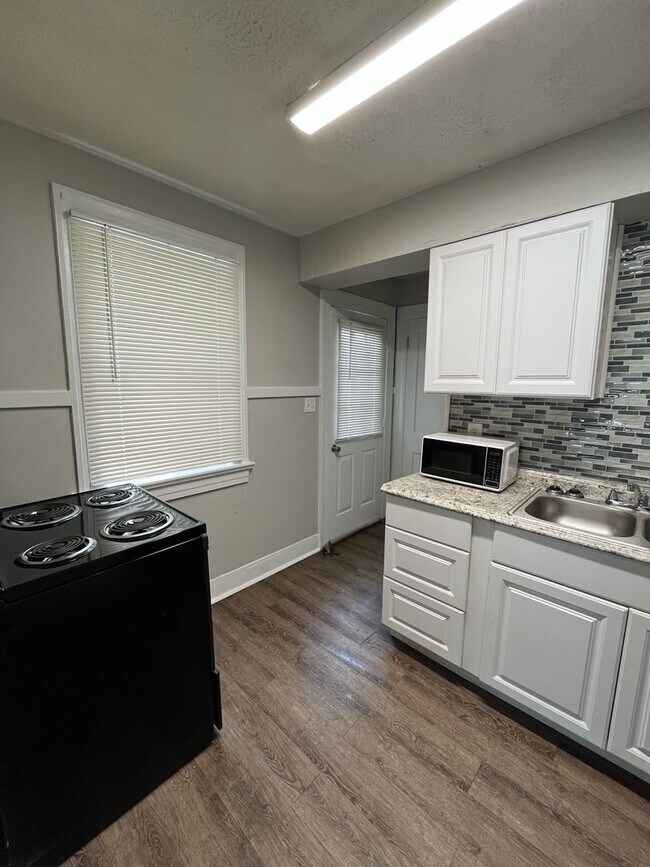Building Photo - Located off of Victory Drive!! 2 Units Ava...