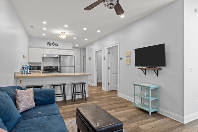 Building Photo - 360 Island Rd