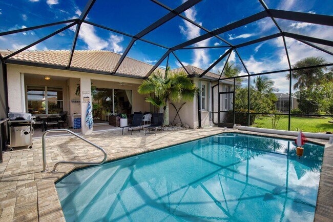 Building Photo - Seasonal Short-Term Single Family Pool Home in Pelican Pointe Golf & Country Club!