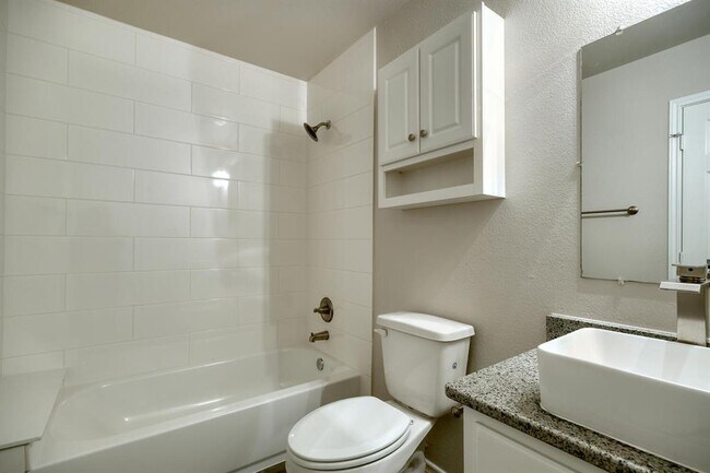 Building Photo - 107 Castleberry Ct