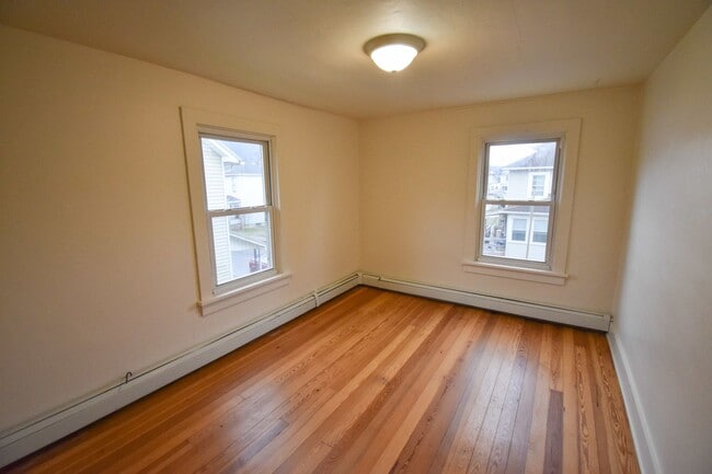 Building Photo - Spacious Three Bedroom House in Mill Hall!