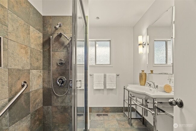 Building Photo - Spacious rambler-style 4 bed 2 bath house in Edmonds