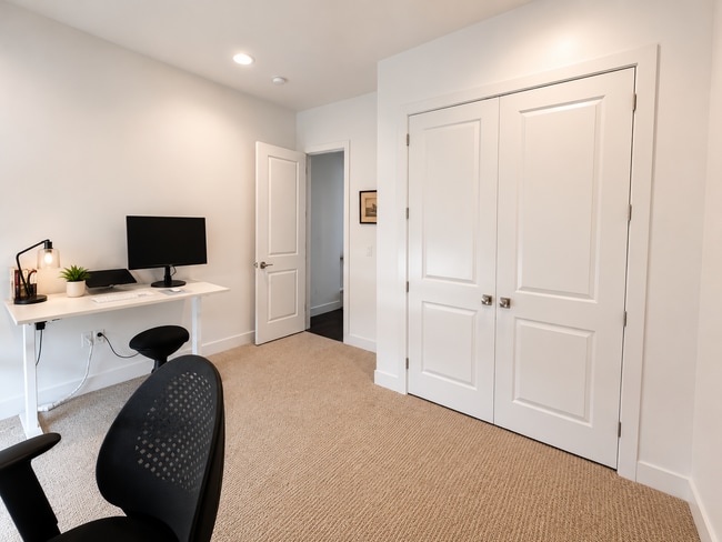 Building Photo - 2831 E Snowberry Dr