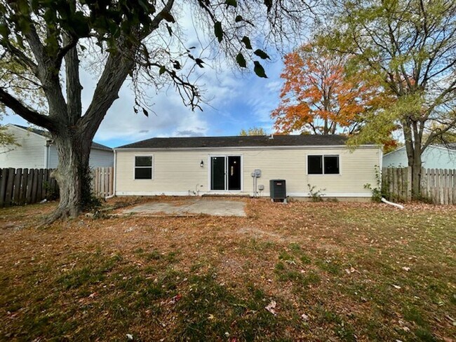 Building Photo - 3 BEDROOM 2 BATHROOM RANCH STYLE HOME IN PIKE!