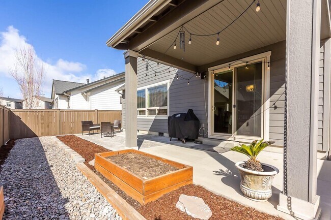 Building Photo - 3760 SW Badger Ct