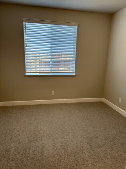 Building Photo - 3040 Vaughn Way