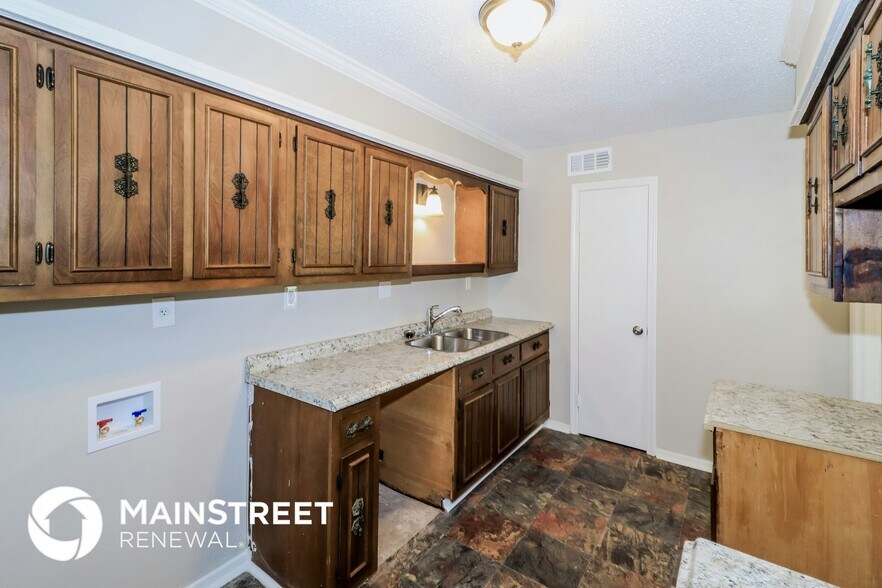 Building Photo - 4395 Kerwin Dr
