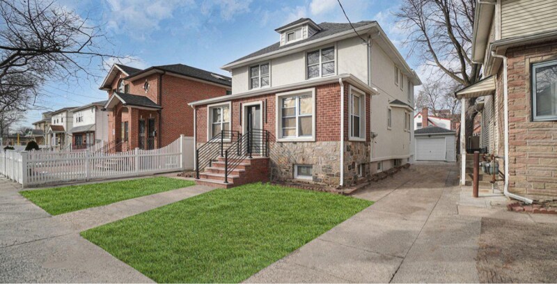 Building Photo - 158-29-15875 75th Ave