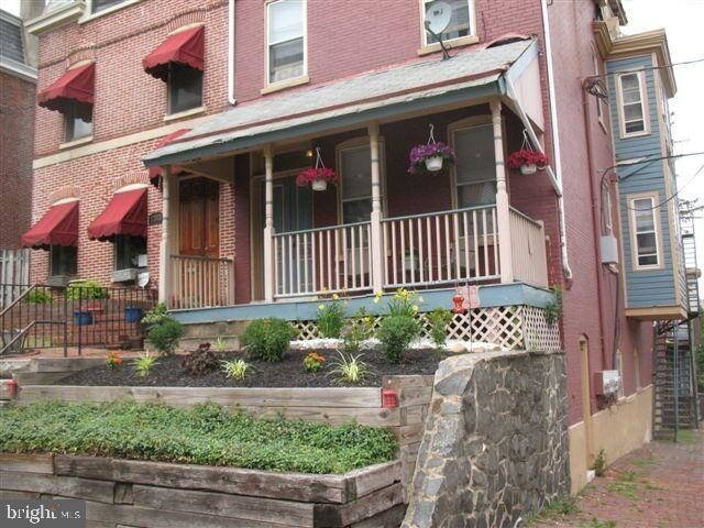 Building Photo - 1201 W 9th St
