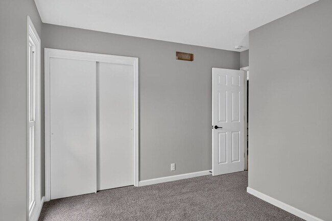 Building Photo - Italian Estates Property Management