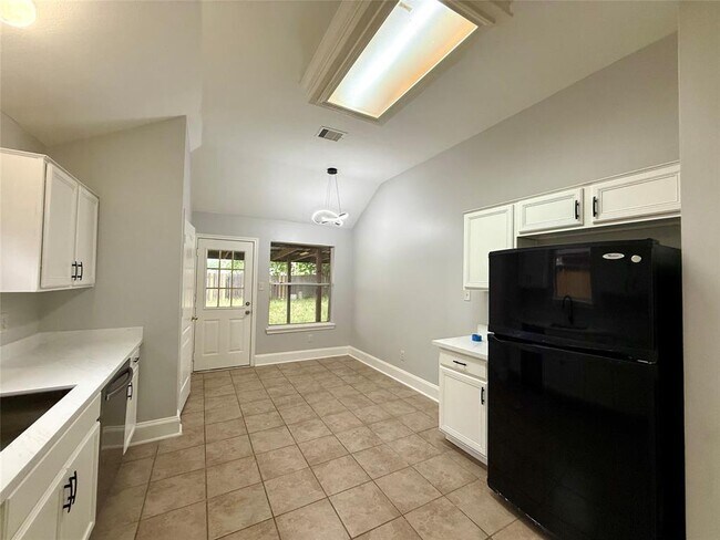 Building Photo - 5223 Mountain Forest Dr