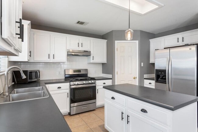 Building Photo - 14404 Ballycastle Trail