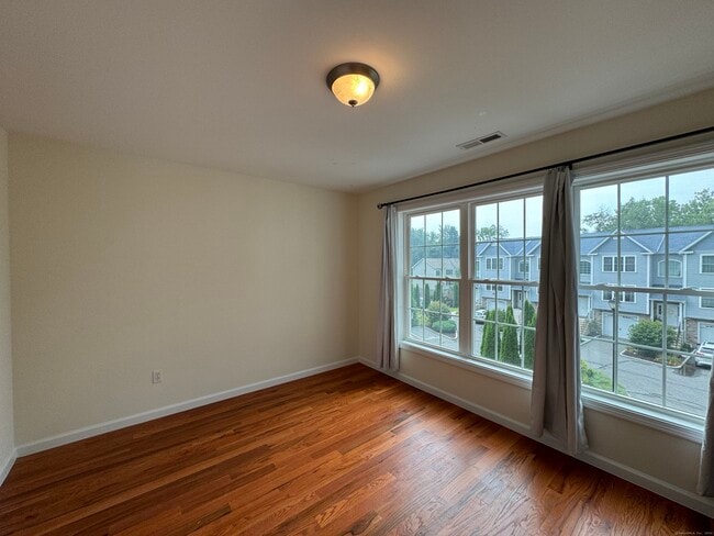 Building Photo - 24 Oak Branch Dr