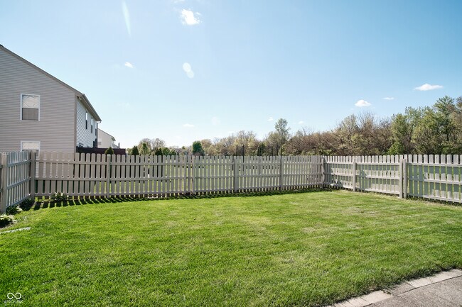 Building Photo - 10856 Trailwood Dr