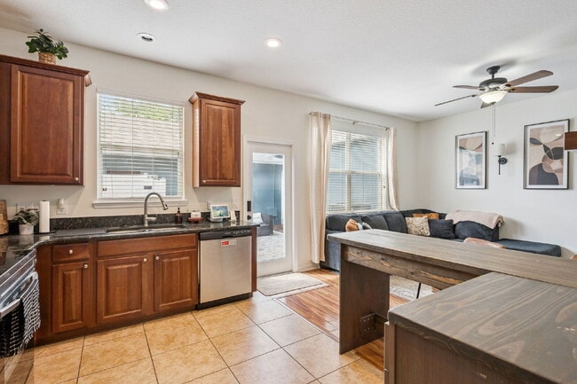 Building Photo - 13252 Silver Strand Falls Dr