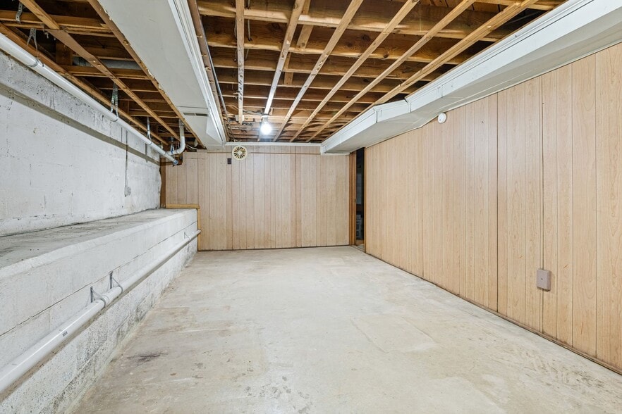 Building Photo - 508 S Westview Dr