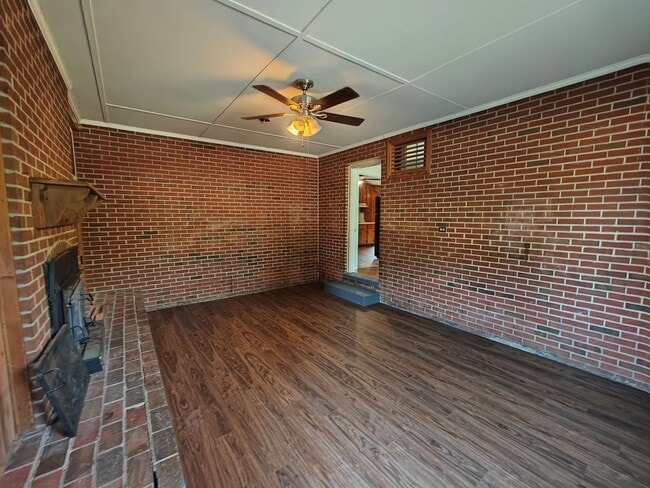 Building Photo - 9511 Harris St
