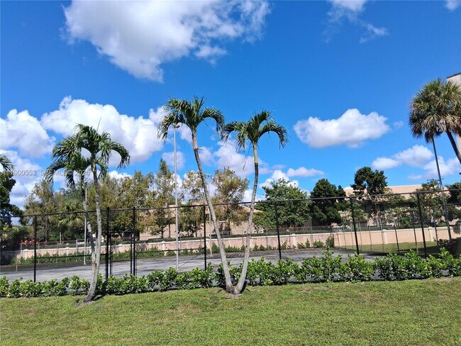 Building Photo - 2571 Aragon Blvd