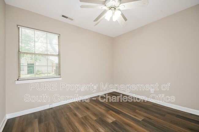 Building Photo - 9604 Blue Jay Ct