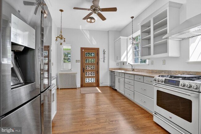 Building Photo - 5553 Little Falls Rd