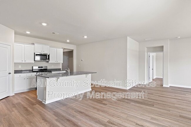 Building Photo - 215 Konik St