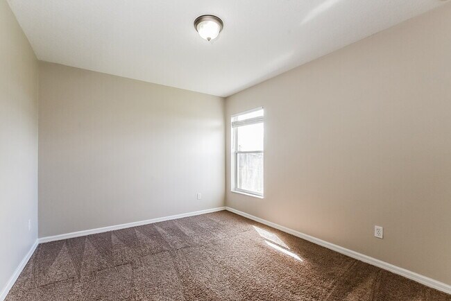 Building Photo - 819 Shore Breeze Way