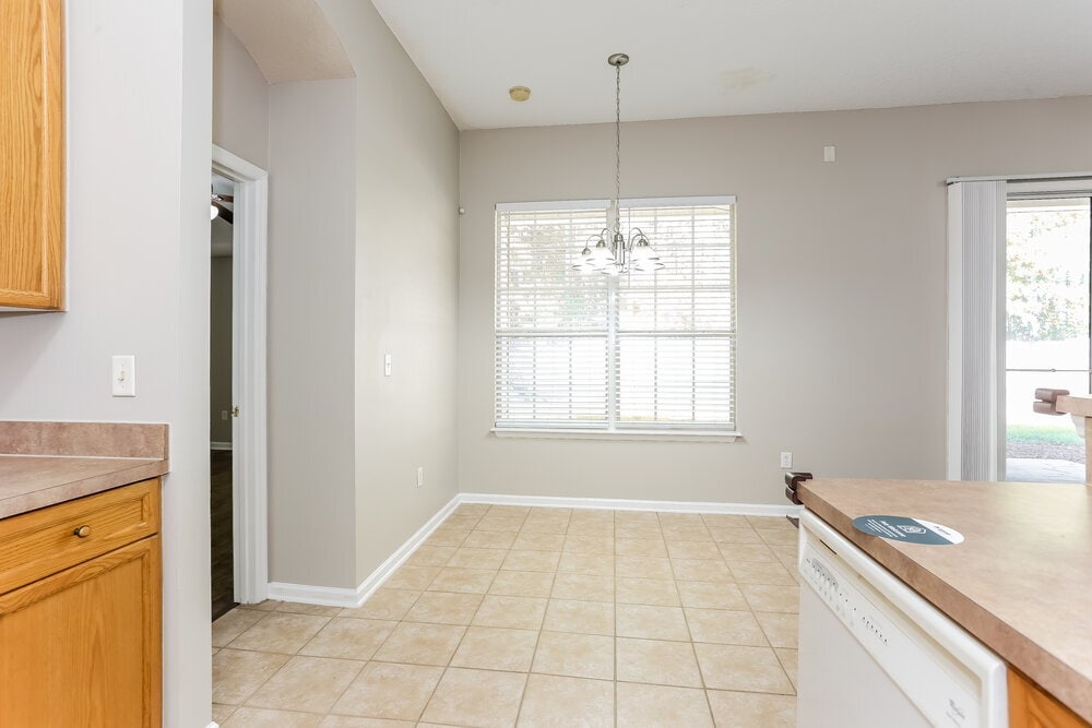 Building Photo - 667 Bonaparte Dr