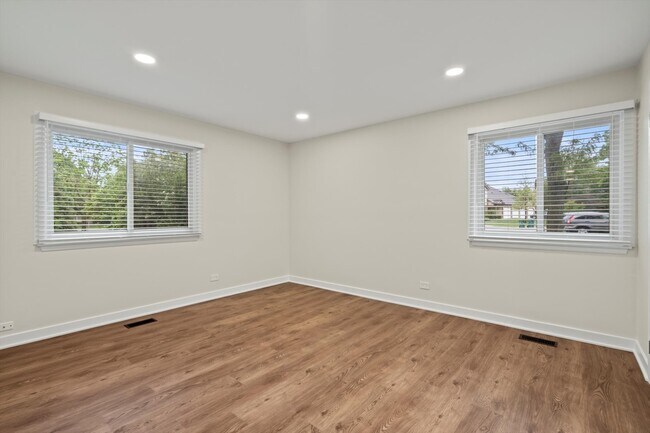 Building Photo - 251 Appletree Ct