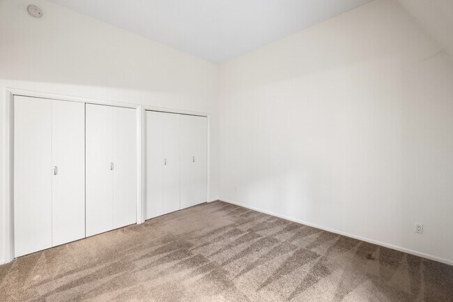 Building Photo - 11260 Overland Ave