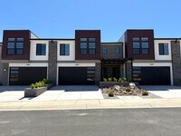 Building Photo - Brand-New Desert Vista Townhome - Pool Access